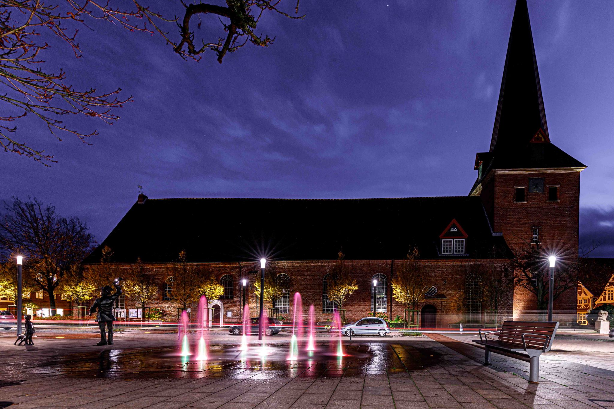 Brunnen vor der Kirche